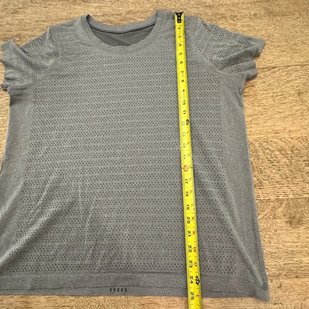 Lululemon Breeze By Squad Gray Short Sleeve Shirt 12 - Picture 15 of 16